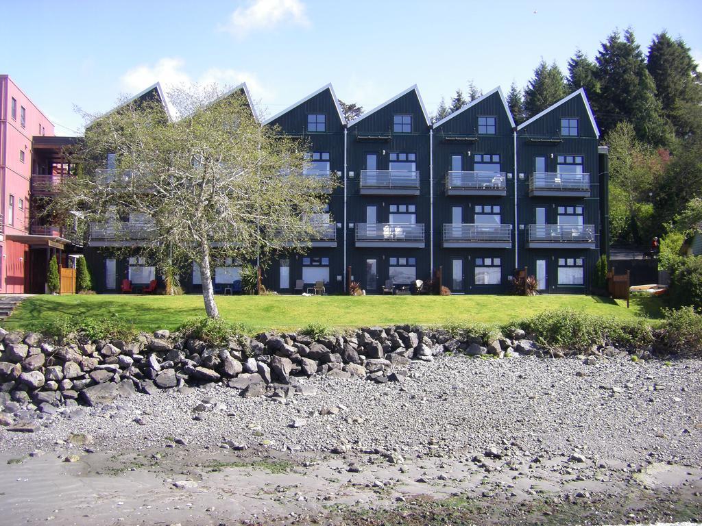Island Village Properties At Fred Tibbs Tofino Eksteriør billede