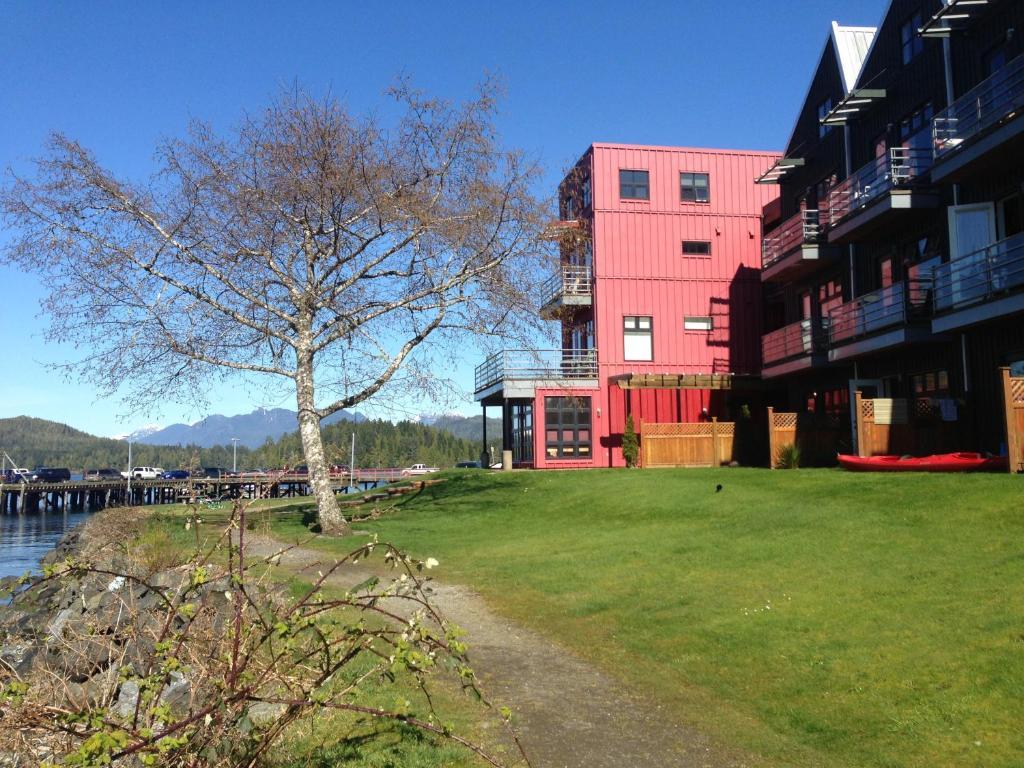Island Village Properties At Fred Tibbs Tofino Eksteriør billede